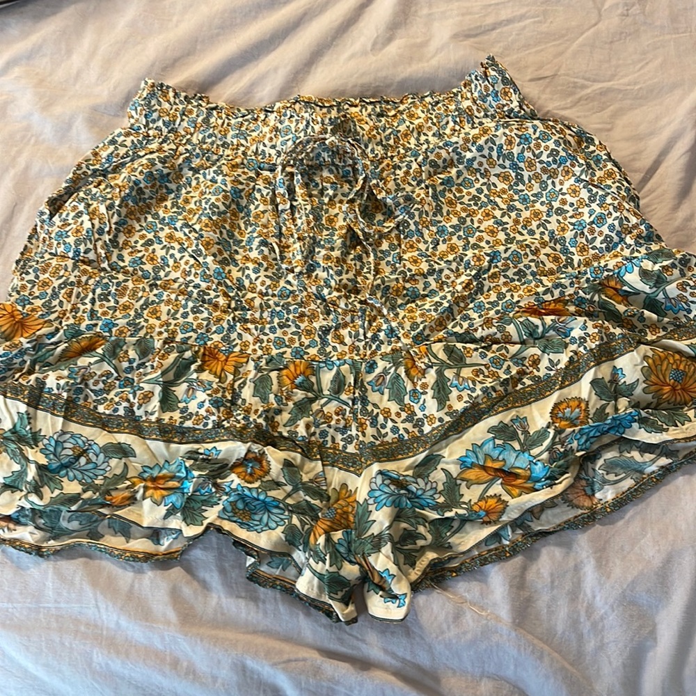 Priceless flowy shorts